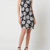Apricot Kleid Mit Ornament-Muster – Marineblau 19