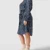 ONLY CARMAKOMA PLUS SIZE Blusenkleid Mit Allover-Muster Modell ‘CARLOLLILISE’ – Marineblau 19
