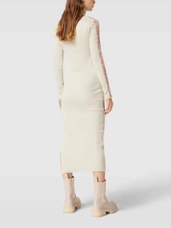 Calvin Klein Jeans Midikleid Mit Geripptem Rollkragen – Sand 6